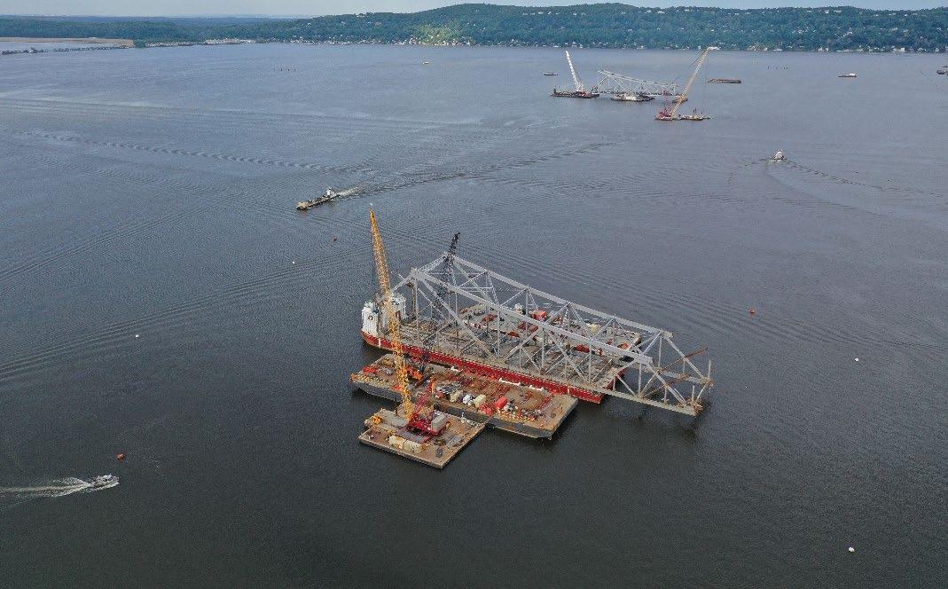 Tappan Zee Bridge hauled on barge